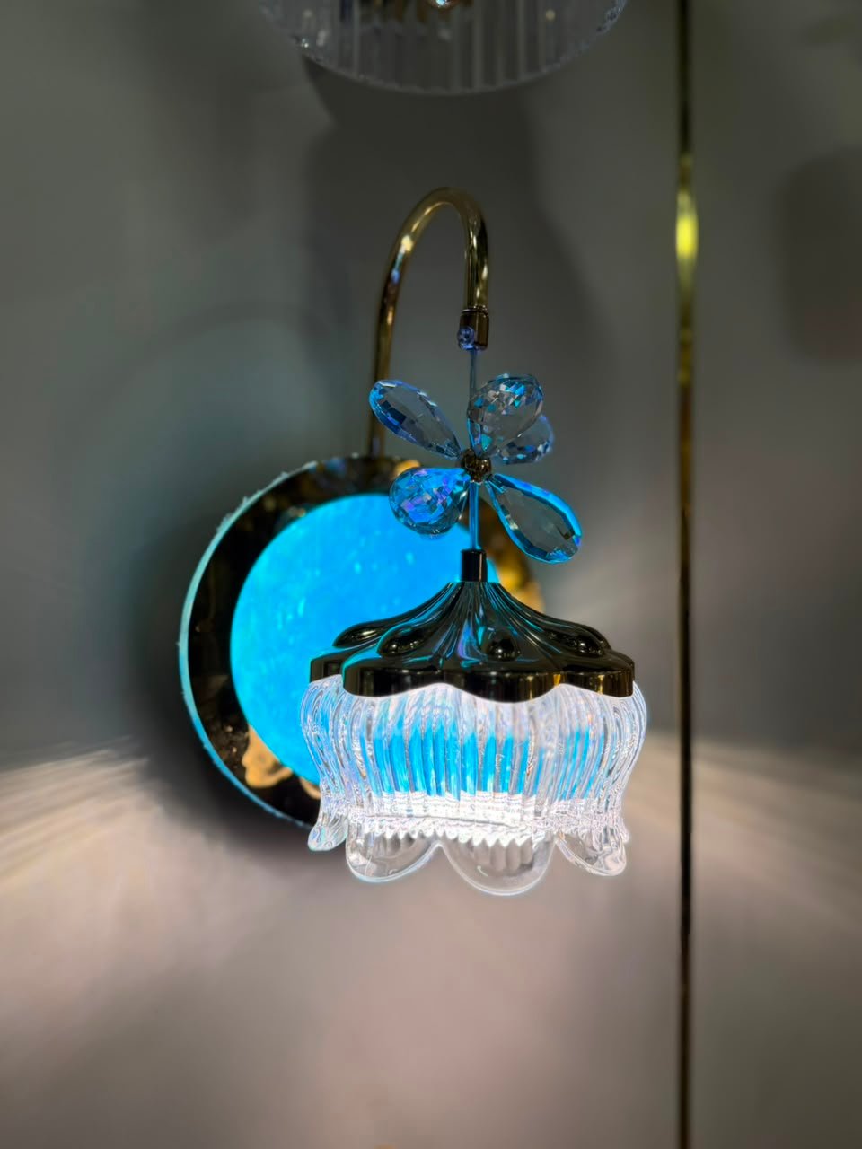 Luxury Crystal Loop LED Wall Lamp With Gold Finish
